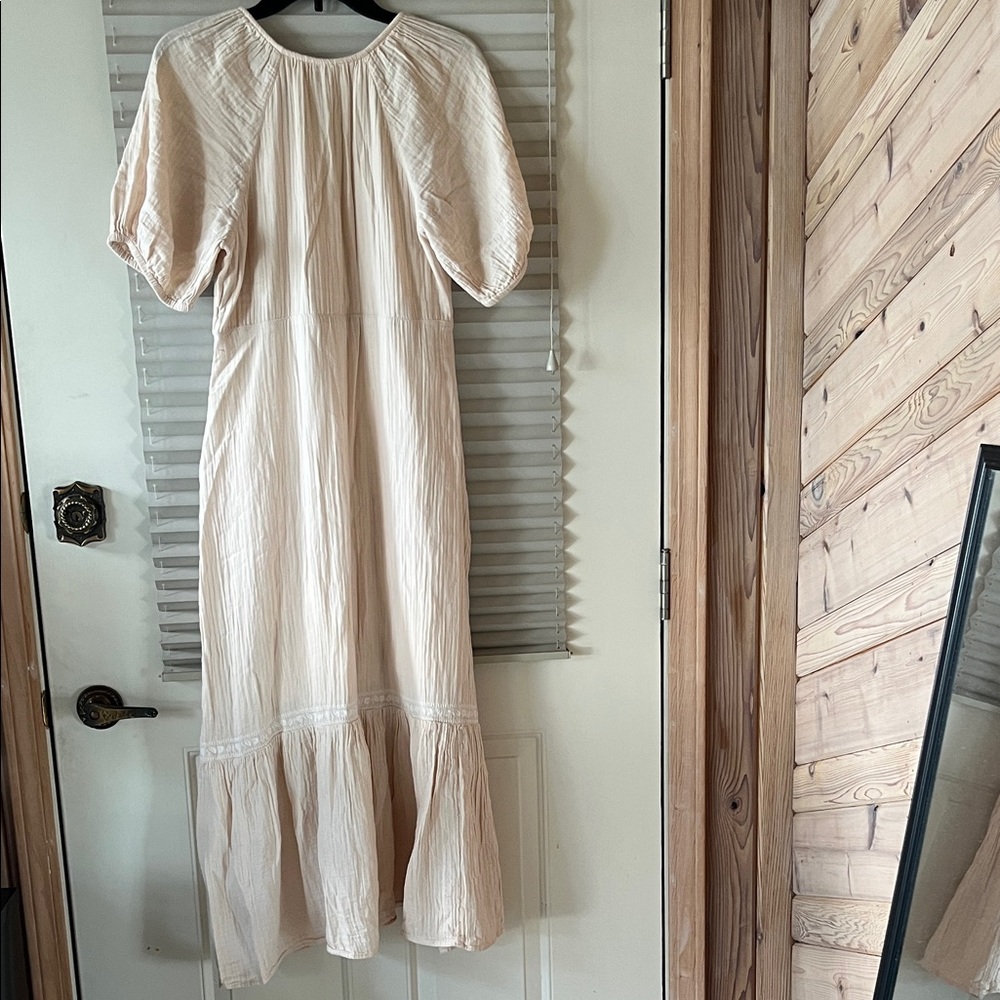 Old Navy Cream Maxi Dress - Picture 10 of 12